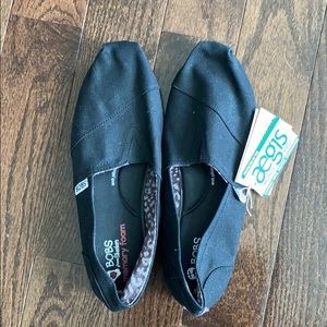 NWT Bob’s from Sketchers memory foam shoes